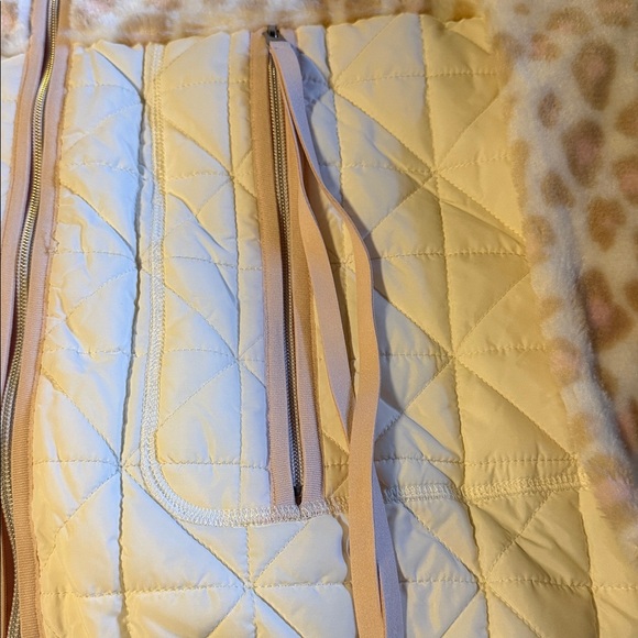 UGG Marlene Quilted Jacket Size S BNWT - Picture 6 of 10